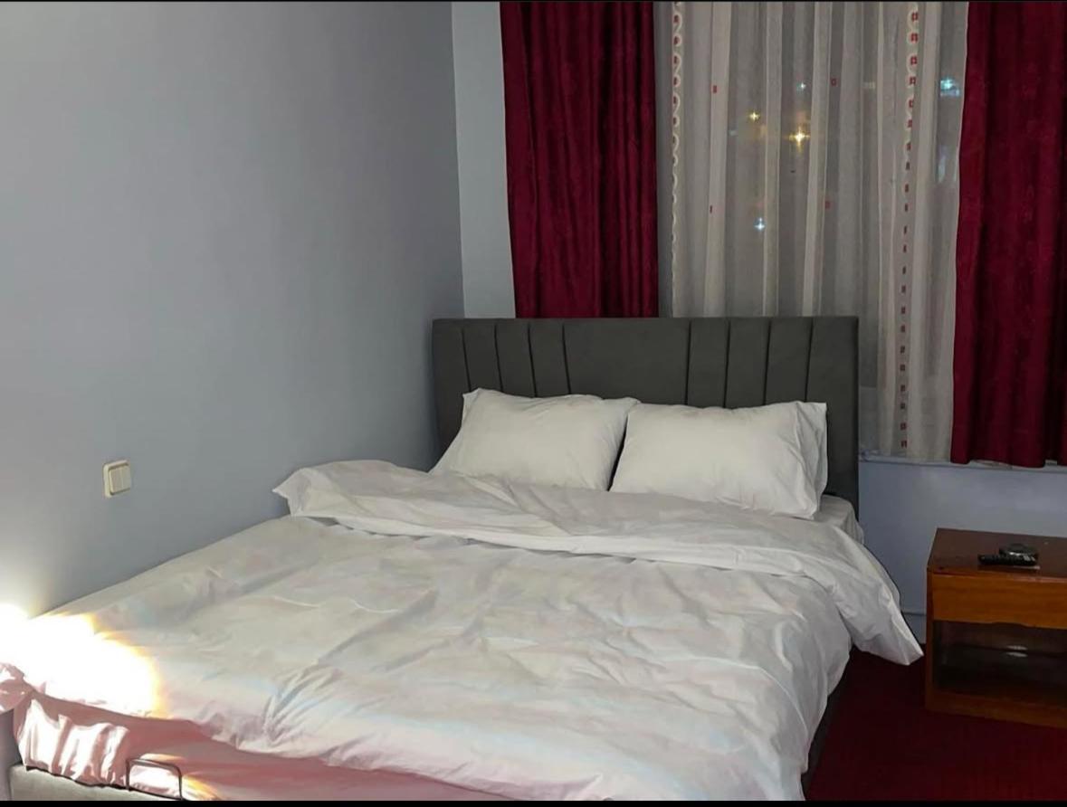 Oez Altinbasak Otel Анкара Екстериор снимка