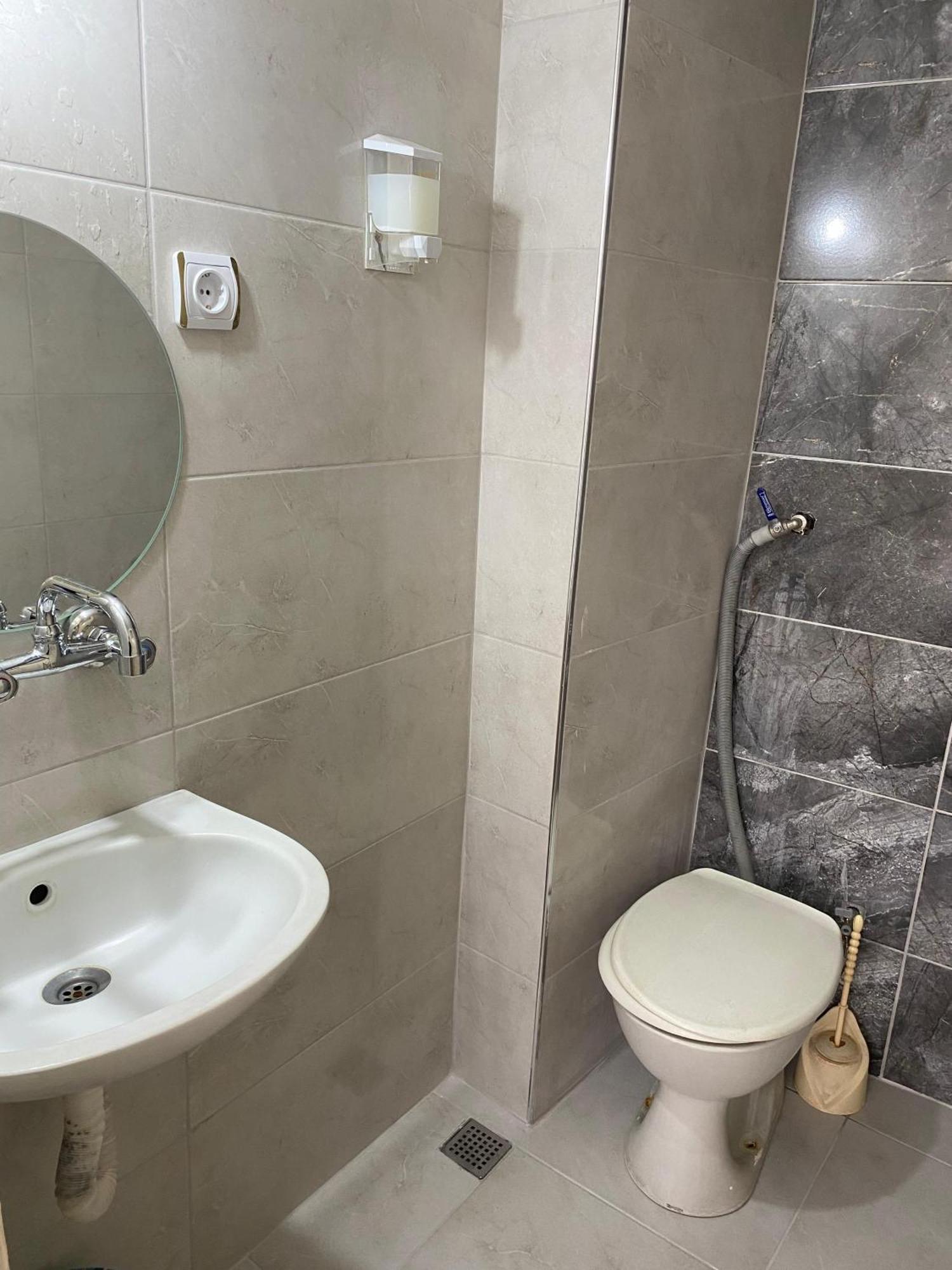 Oez Altinbasak Otel Анкара Екстериор снимка